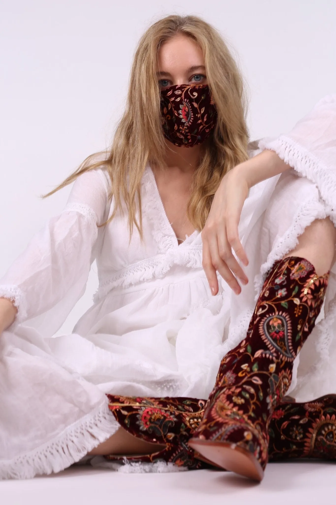 EMBROIDERED VELVET FACE MASK LOU (WINE RED)