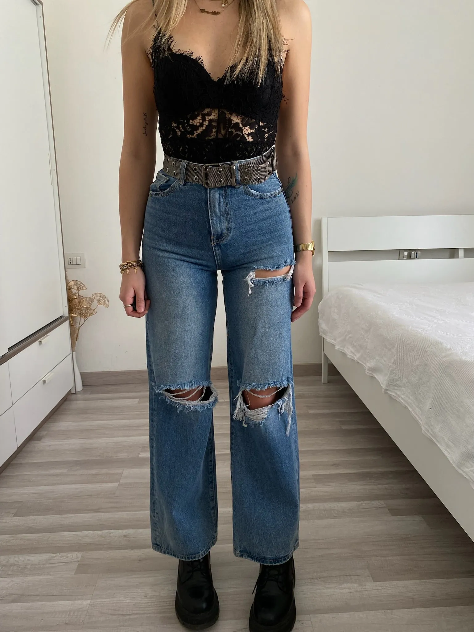 Jeans con strappi wide leg