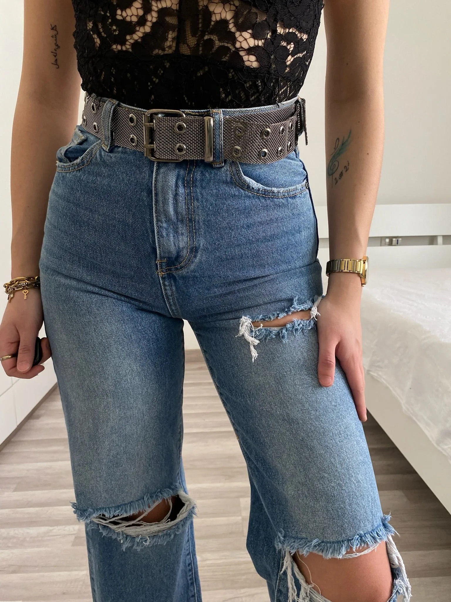 Jeans con strappi wide leg
