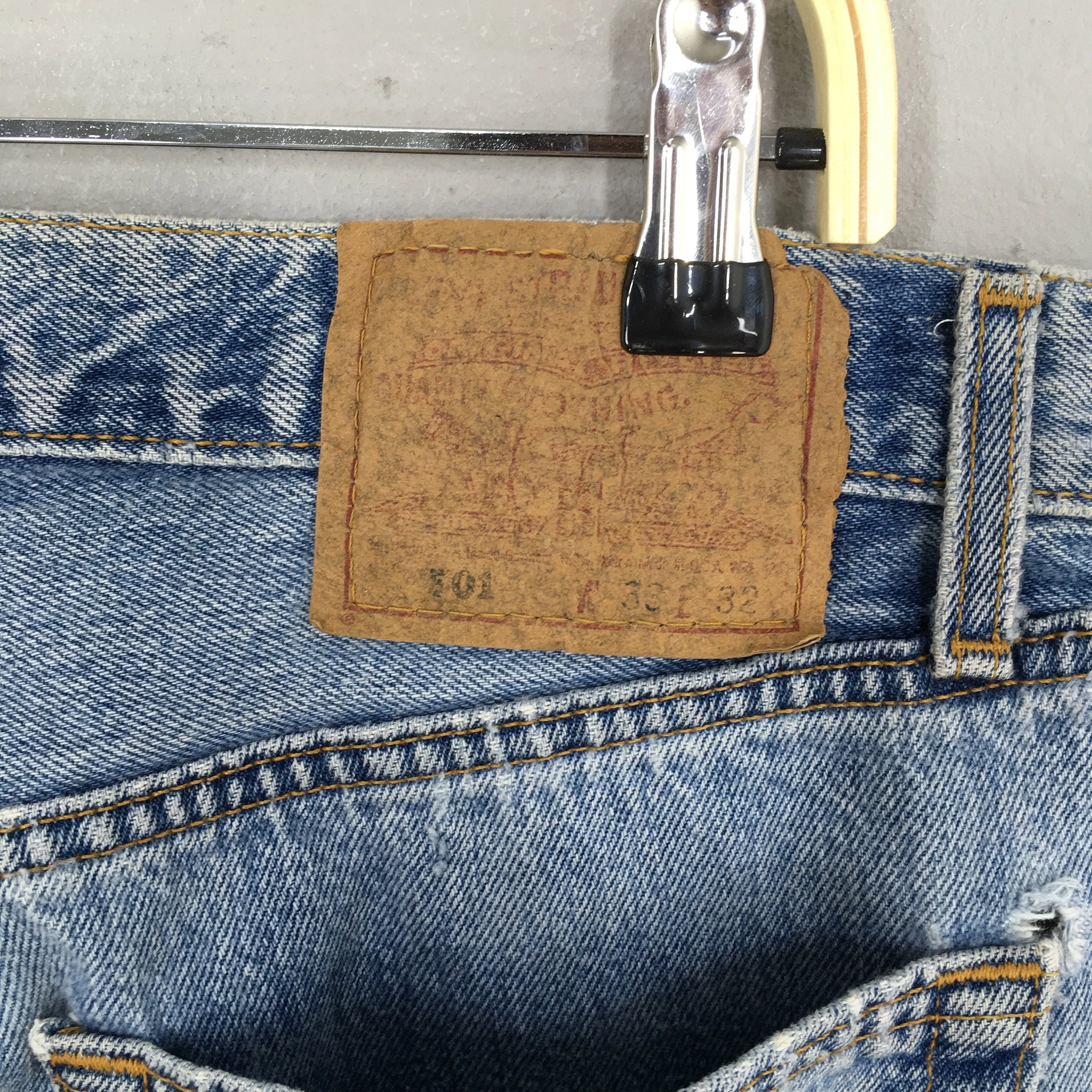 Levi's 501 Faded Blue Light Wash Jeans Size 31x31.5