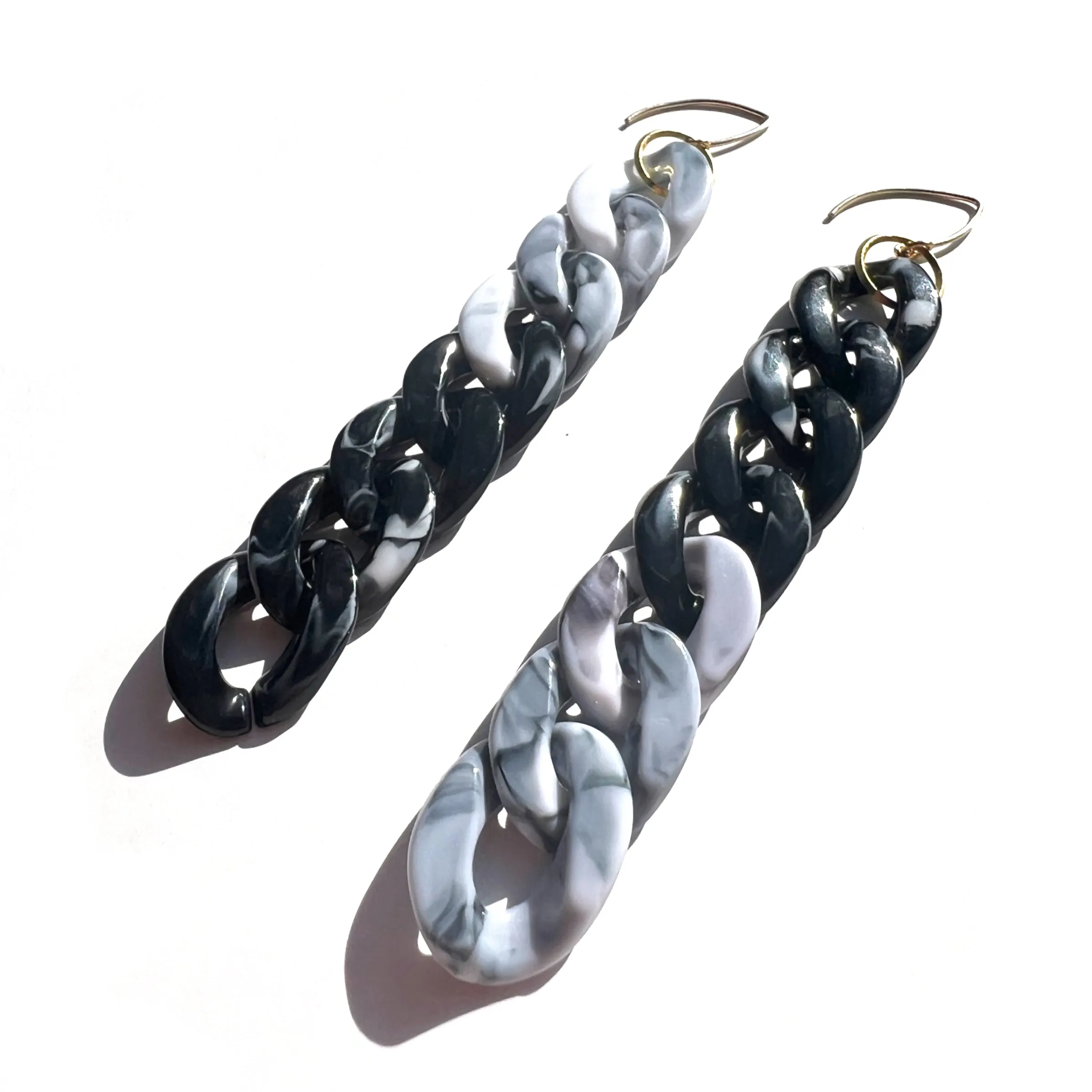 MPR x THE IMAGINARIUM: Velvet Matte Curb Small Chain Link Hooks in Marble