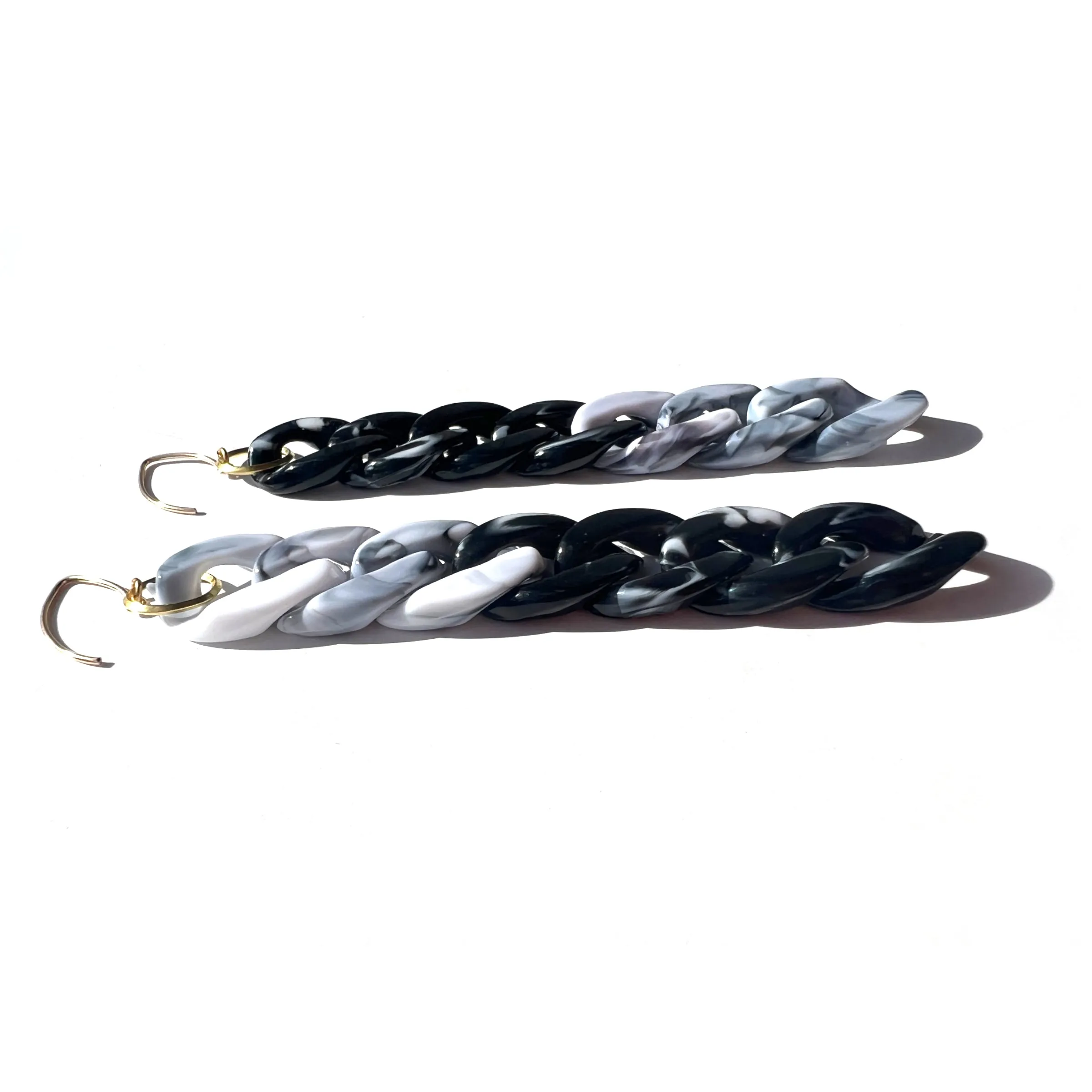 MPR x THE IMAGINARIUM: Velvet Matte Curb Small Chain Link Hooks in Marble