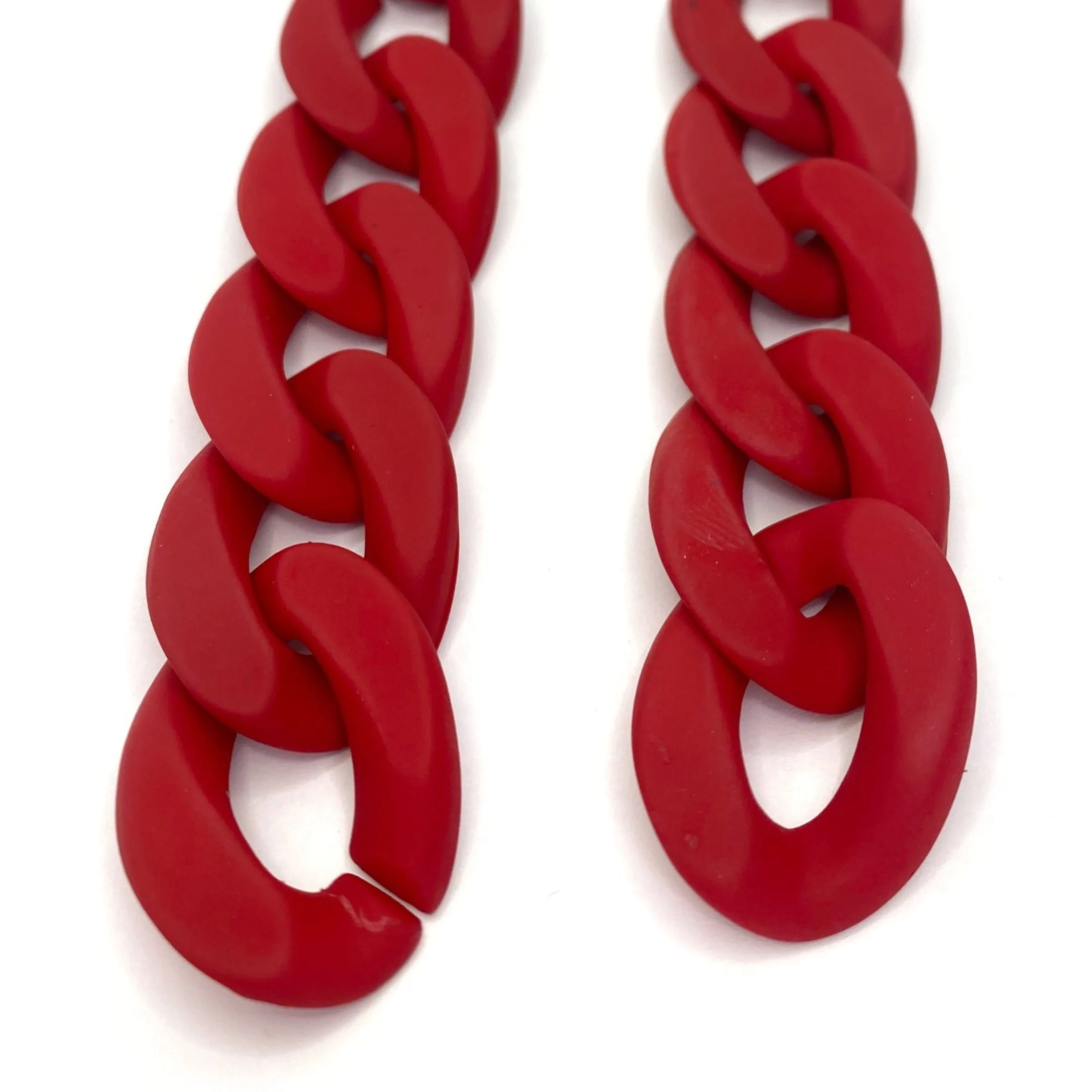 MPR x THE IMAGINARIUM: Velvet Matte Curb Small Chain Link Hooks in Red