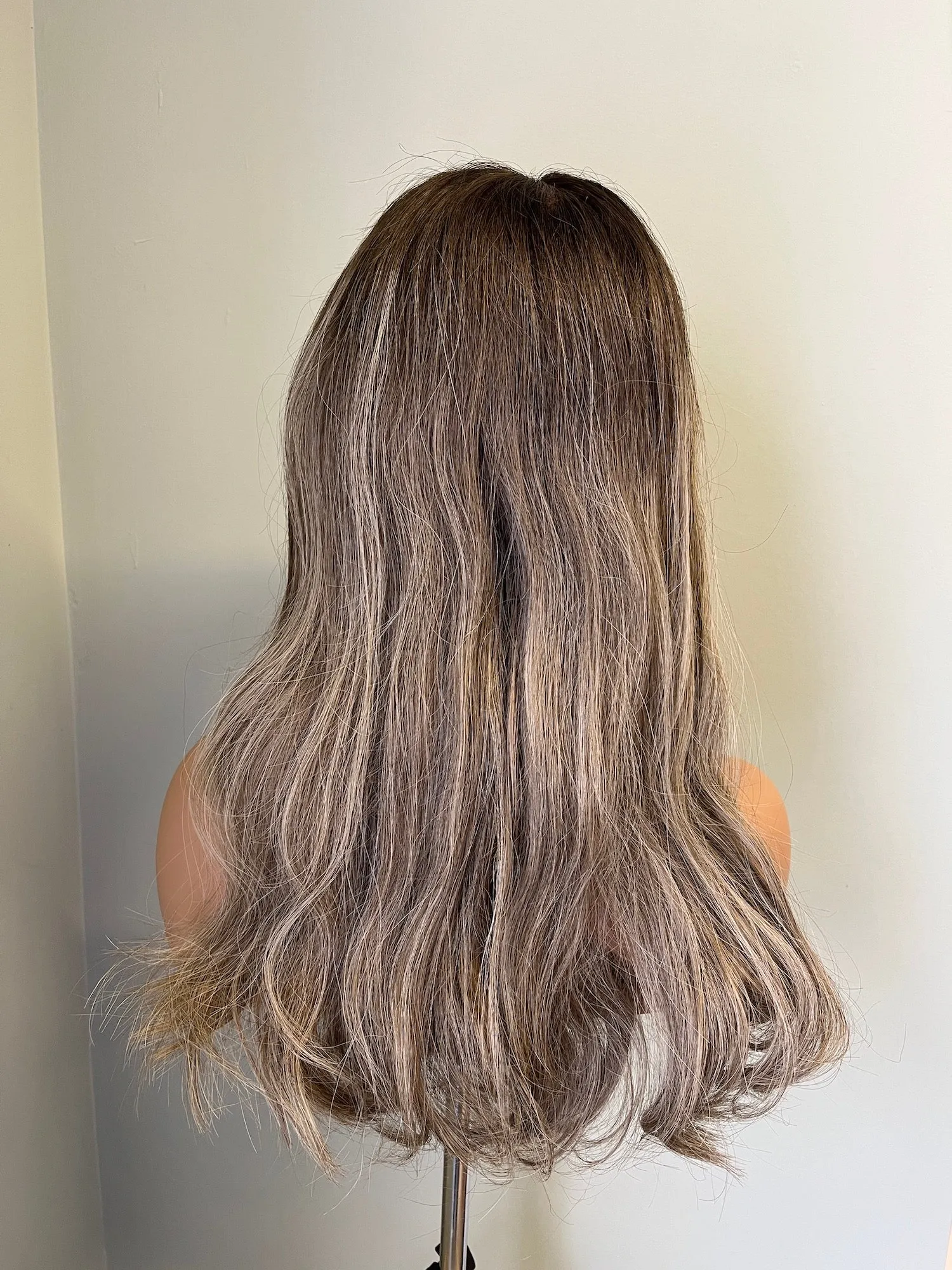 Preloved, Be Unique Wigs by Charlotte, Custom-made wig | Human hair | Rooted blonde balayage | Small cap | 20" length