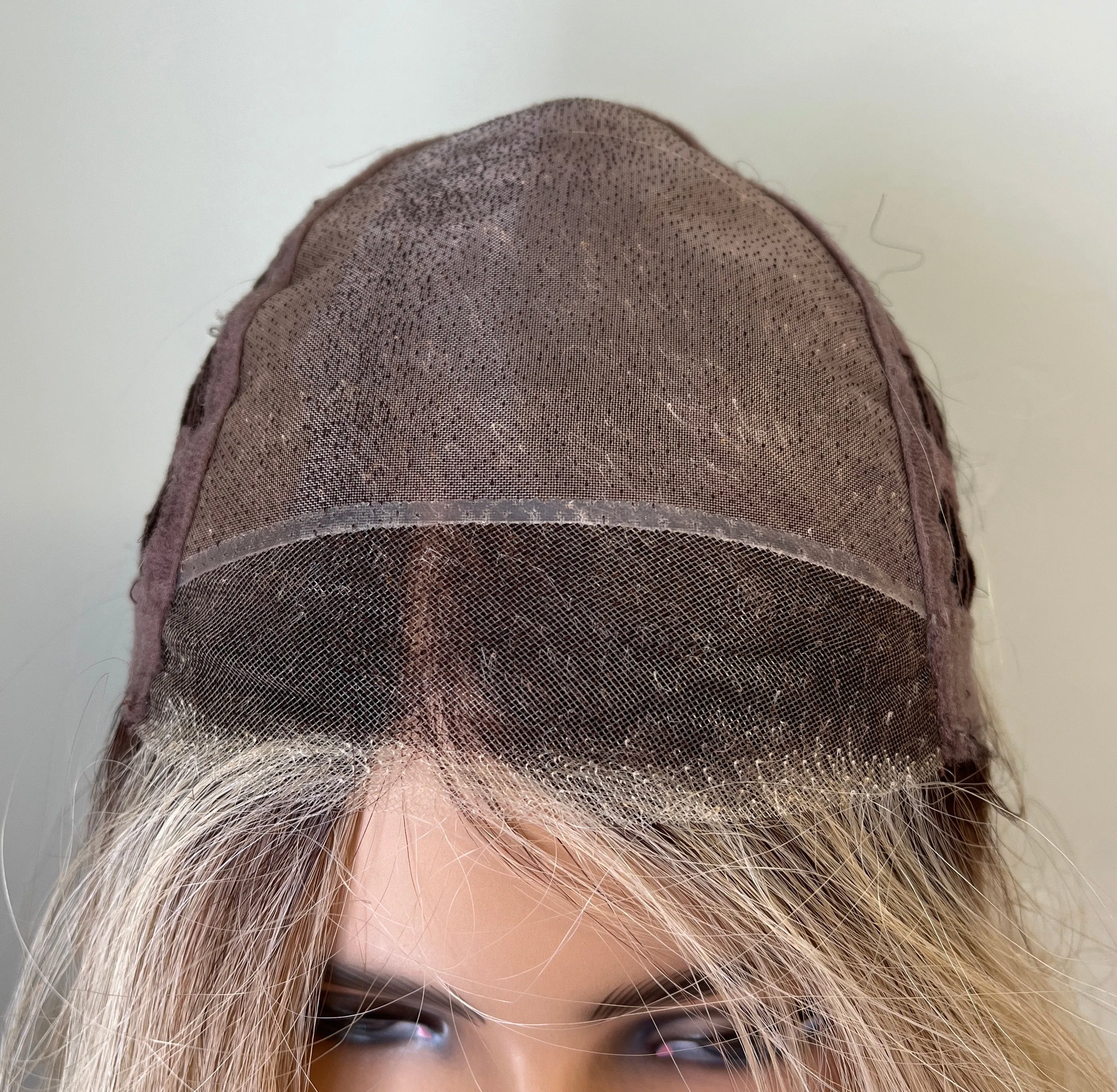Preloved, Belle Tress, Spyhouse wig | Heat-friendly synthetic | Honey with Chai Latte | Average cap  | 22" length