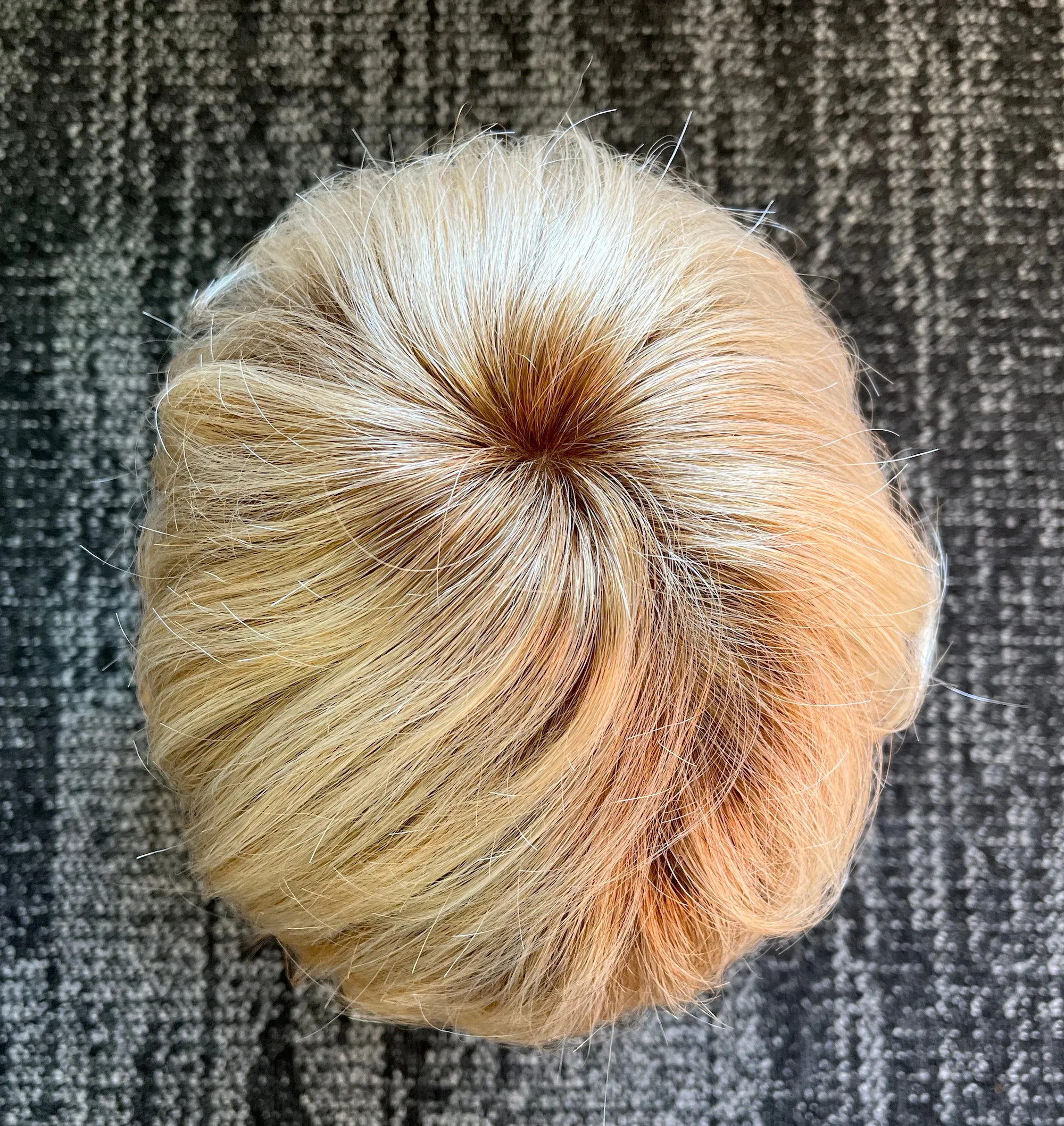 Preloved, brand unknown, Pixie-style wig | Synthetic fibre | Rooted blonde | Average cap | 8″ length