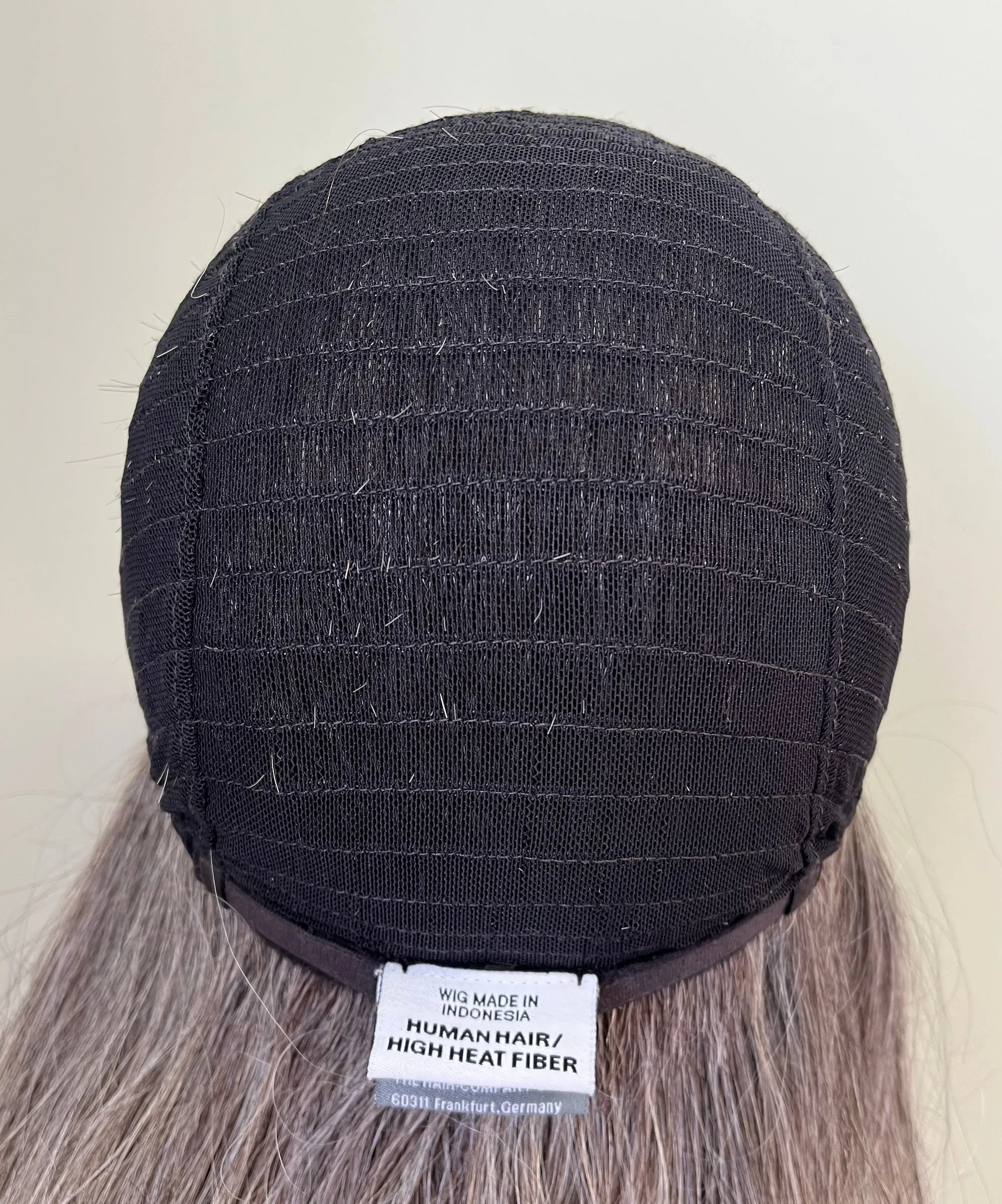 Preloved, Ellen Wille, Catch wig | Human hair and high heat synthetic fibres | Salt/pepper mix | Petite/average cap |12" length