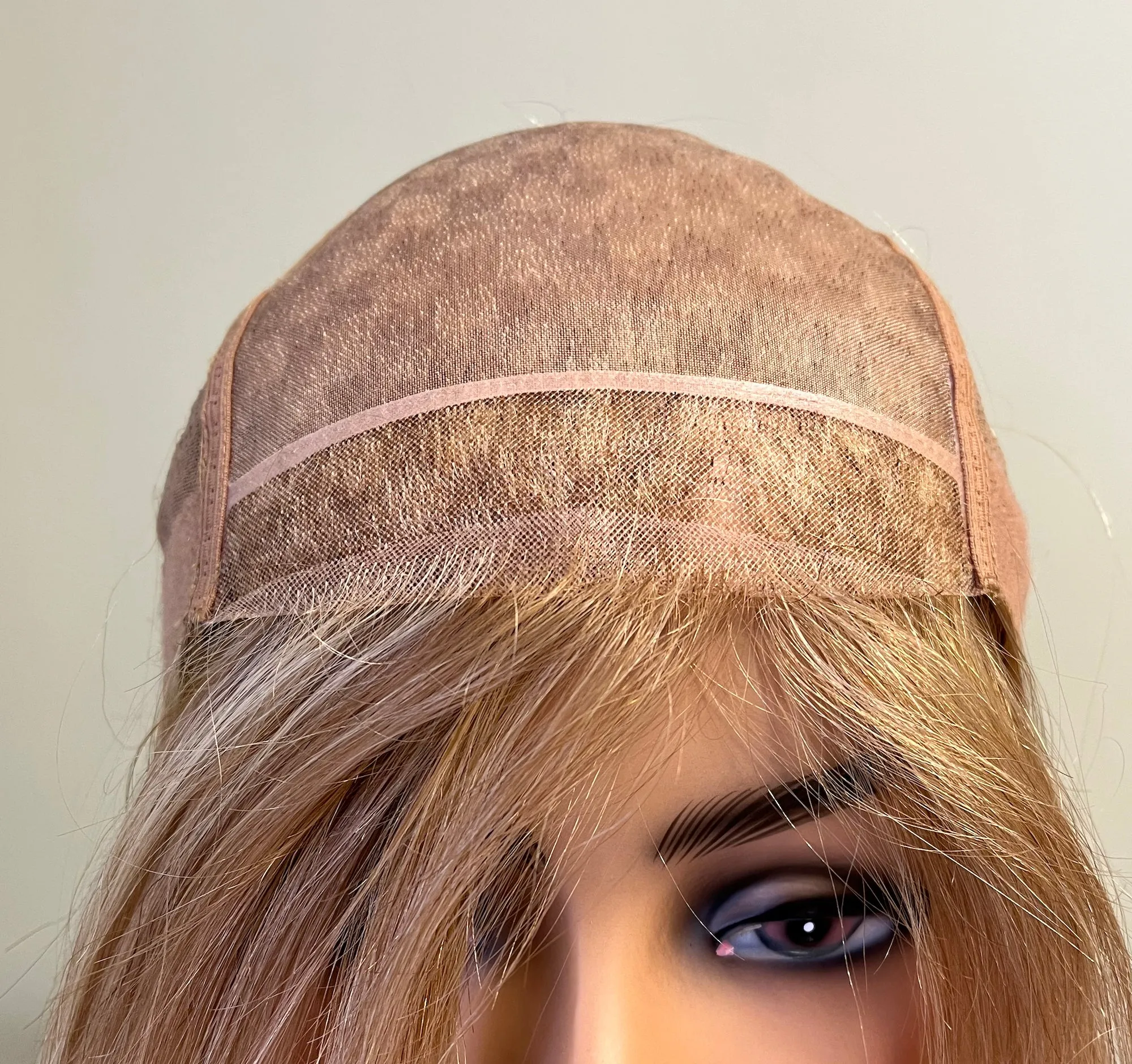 Preloved, Ellen Wille wig | Human hair | Sandy Blonde Mix | Large cap 23″ | 11″ length