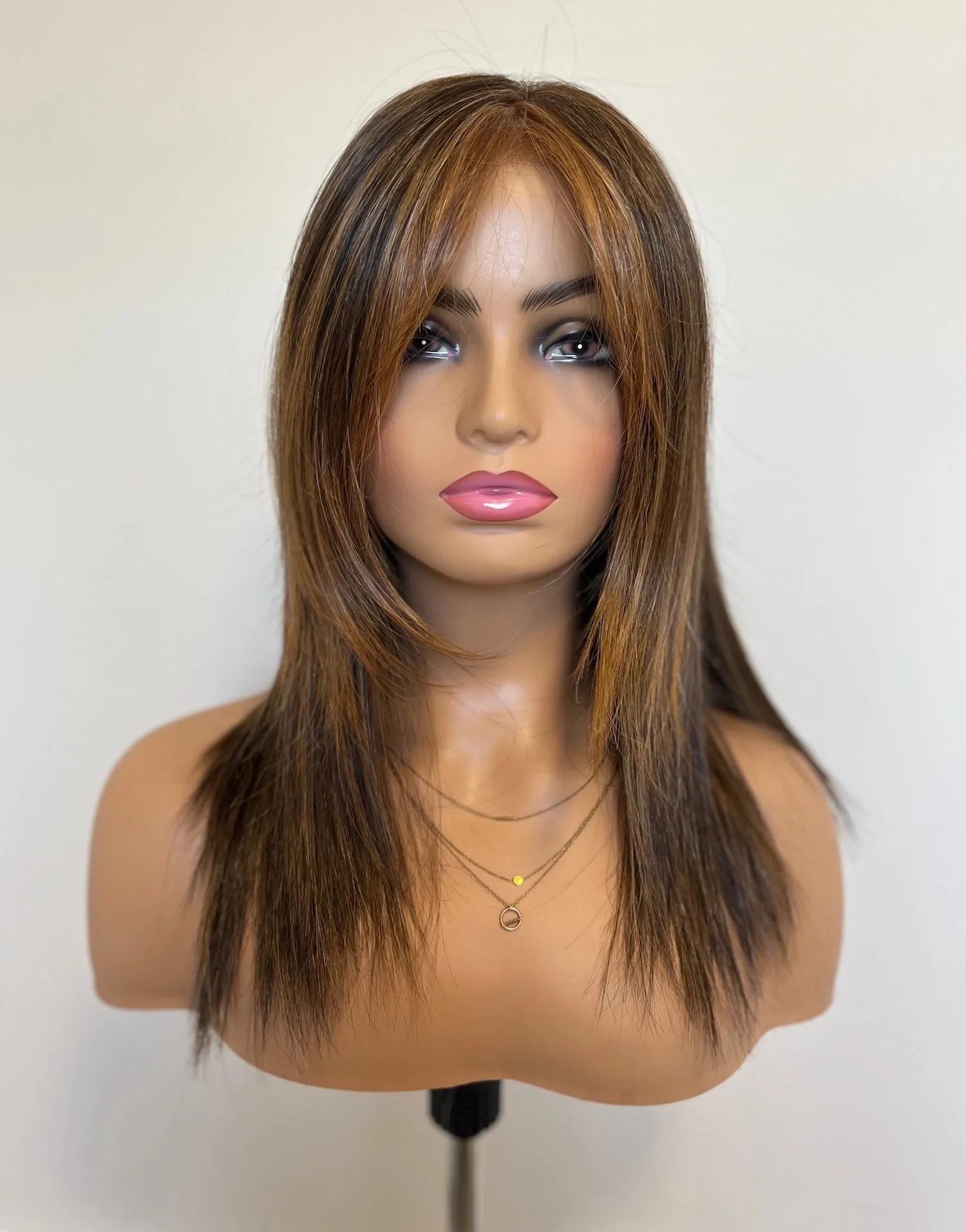 Preloved, Raquel Welch, Show Stopper wig | Heat friendly synthetic| Hazelnut | Average cap | 21" length