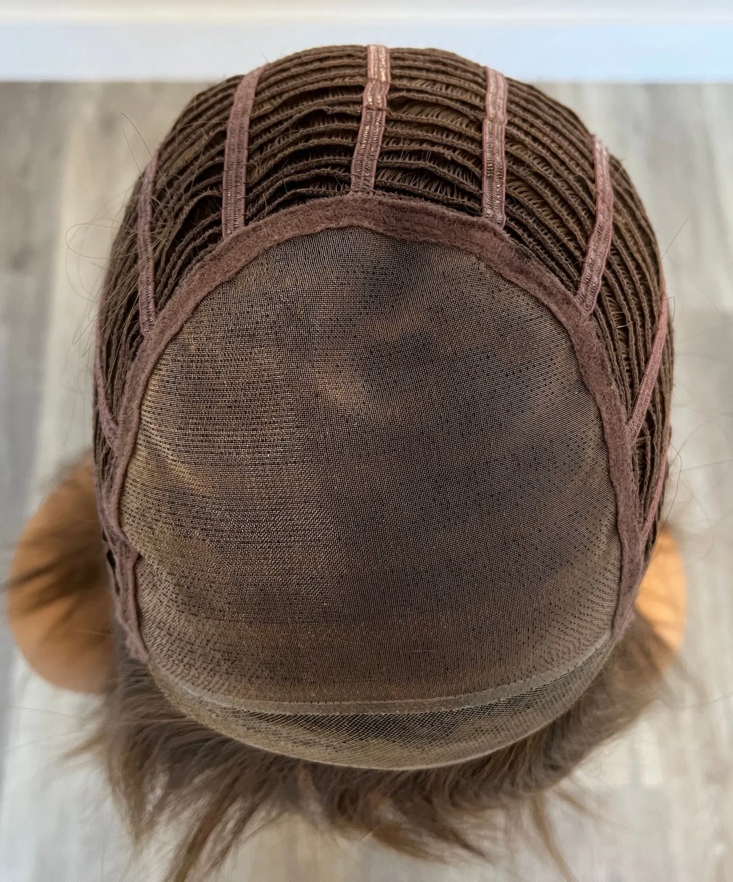 Preloved, Raquel Welch, Show Stopper wig | Heat friendly synthetic | Sunlit Chestnut | Average cap | 21" length