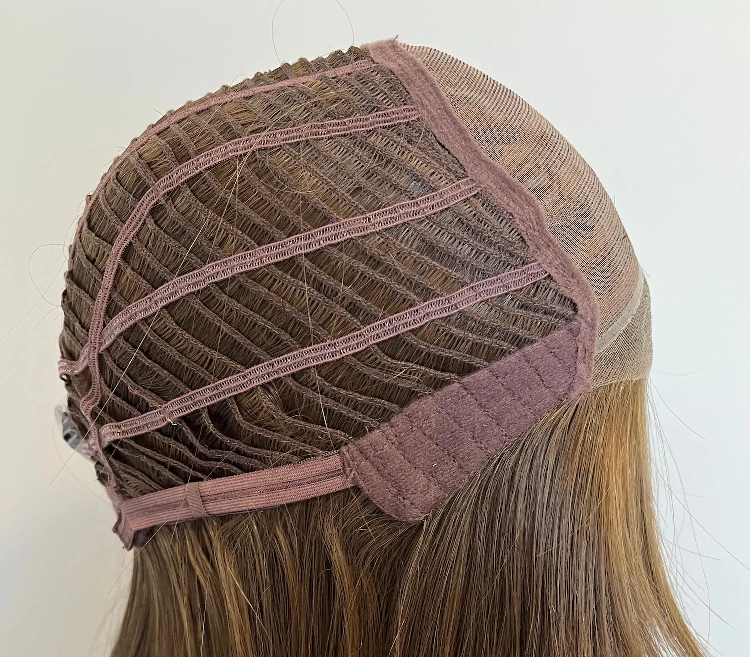 Preloved, Raquel Welch, Show Stopper wig | Heat friendly synthetic | Sunlit Chestnut | Average cap | 21" length