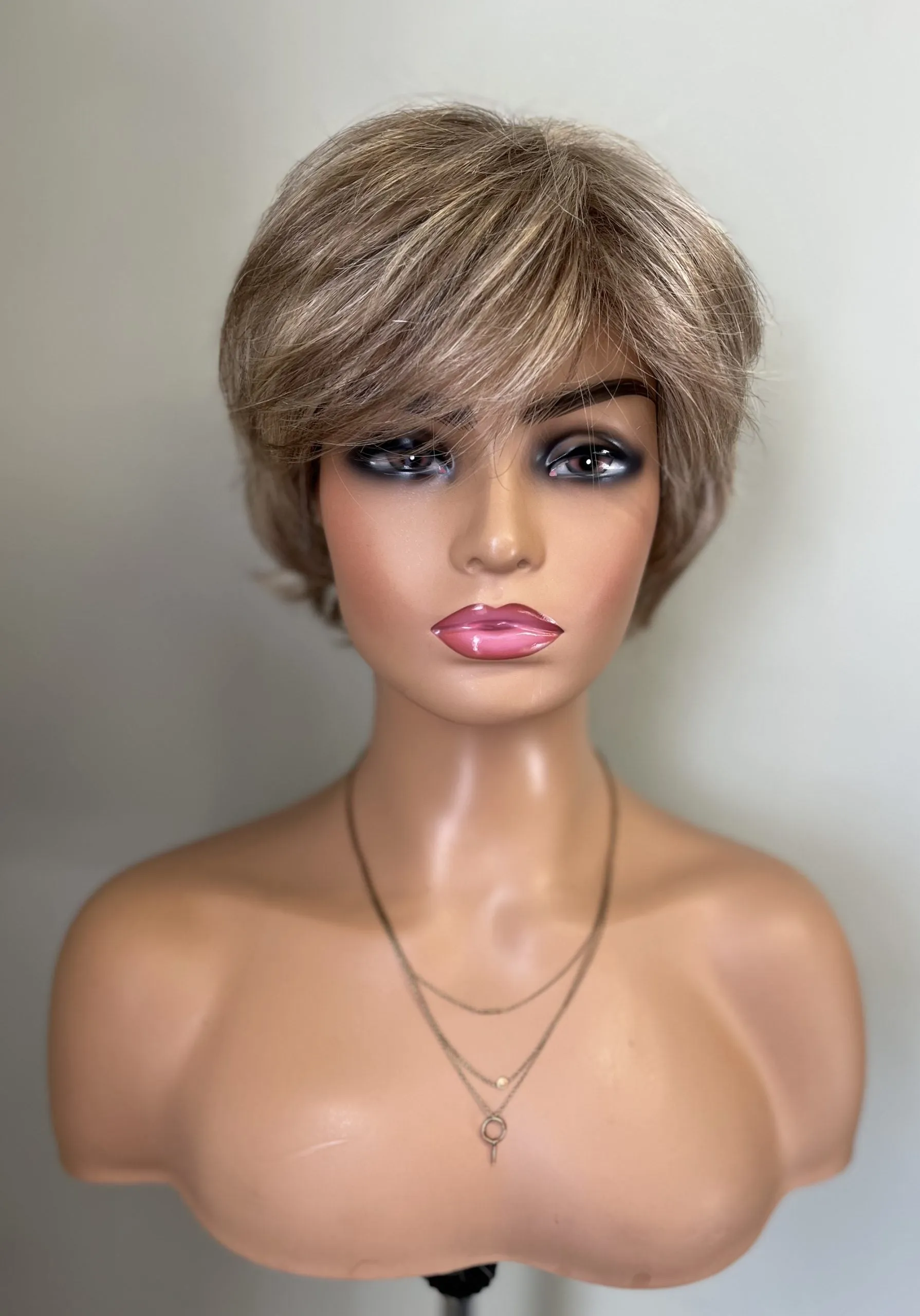 Preloved, Raquel Welch, Voltage wig | Synthetic fibre | Glazed Sand (R16/21S ) | Petite cap | 13" length