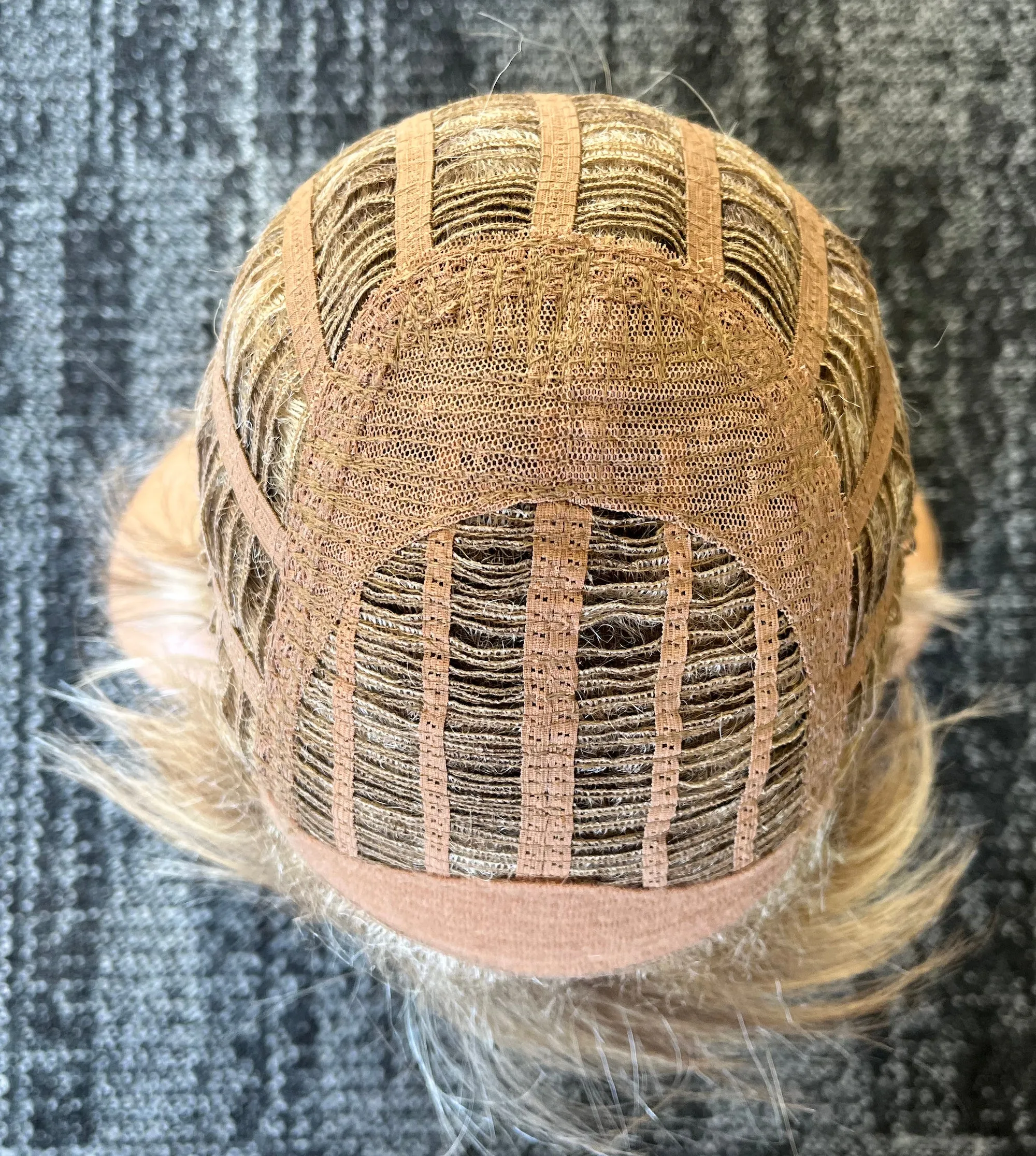 Preloved, Raquel Welch, Voltage wig | Synthetic fibre | Glazed Sand (R16/21S ) | Petite cap | 13" length