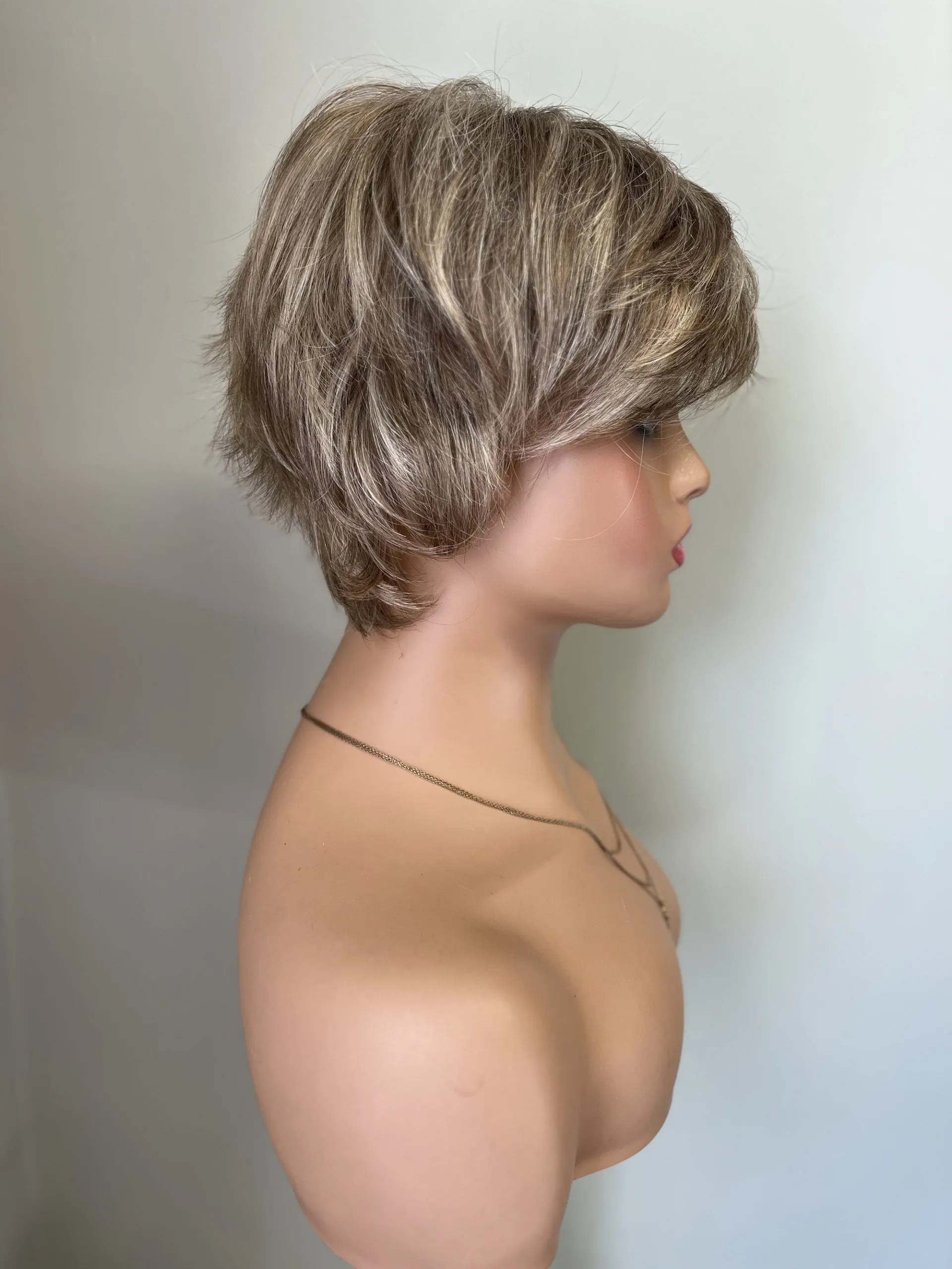 Preloved, Raquel Welch, Voltage wig | Synthetic fibre | Glazed Sand (R16/21S ) | Petite cap | 13" length