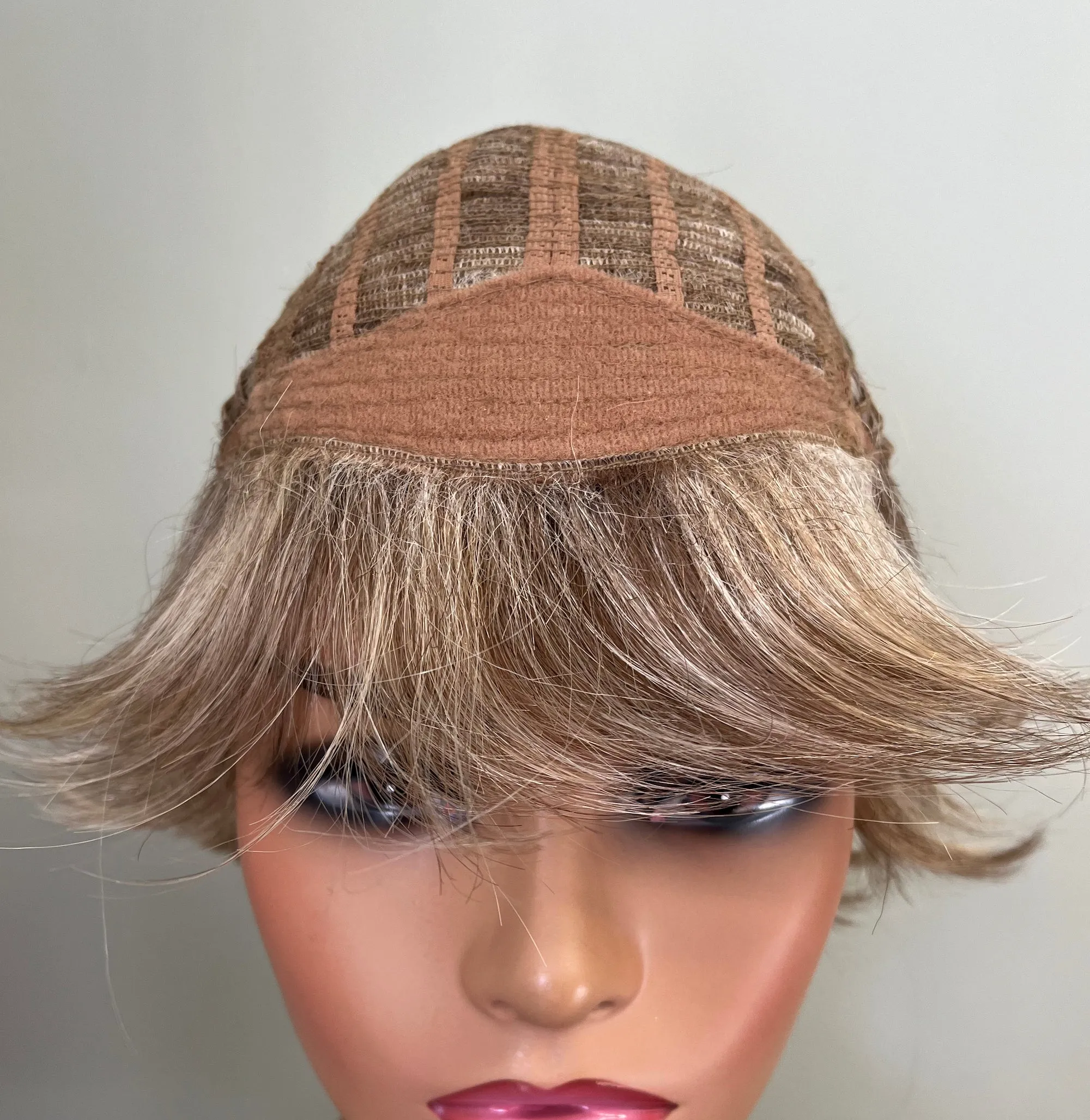 Preloved, Raquel Welch, Voltage wig | Synthetic fibre | Glazed Sand (R16/21S ) | Petite cap | 13" length