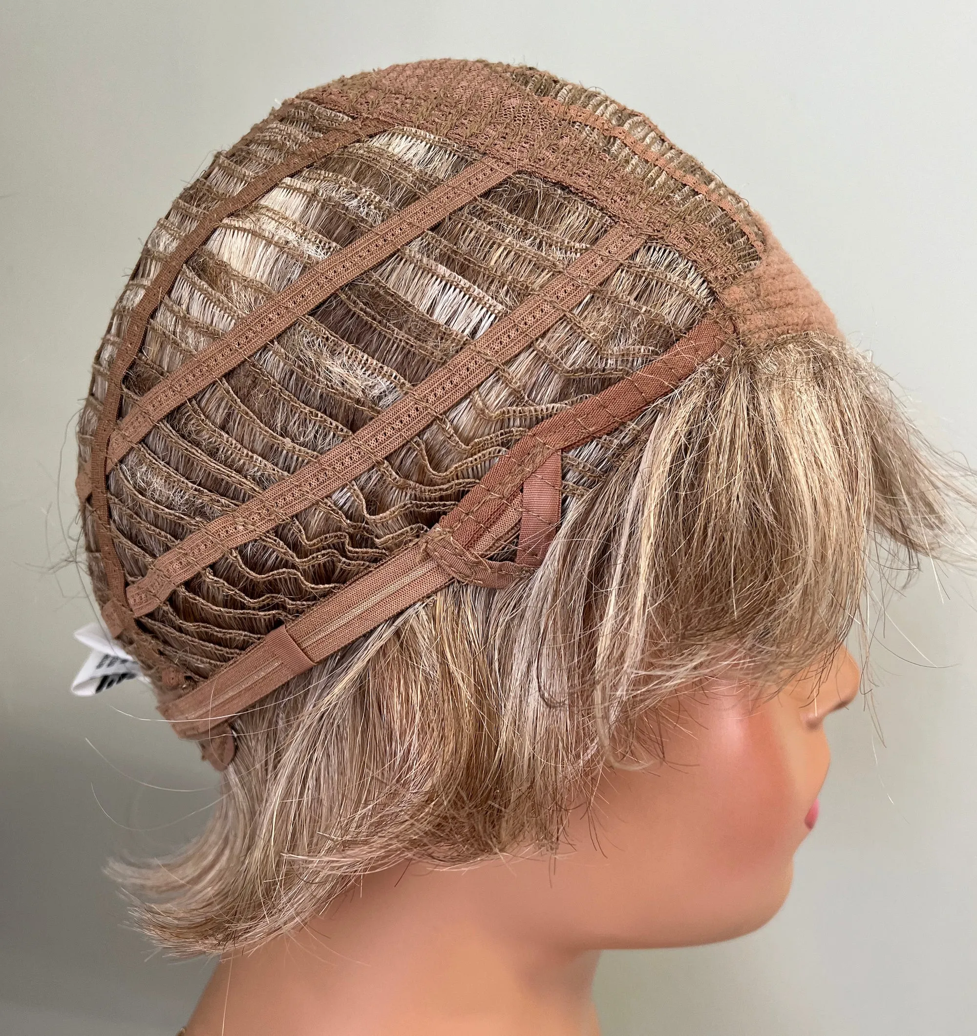 Preloved, Raquel Welch, Voltage wig | Synthetic fibre | Glazed Sand (R16/21S ) | Petite cap | 13" length