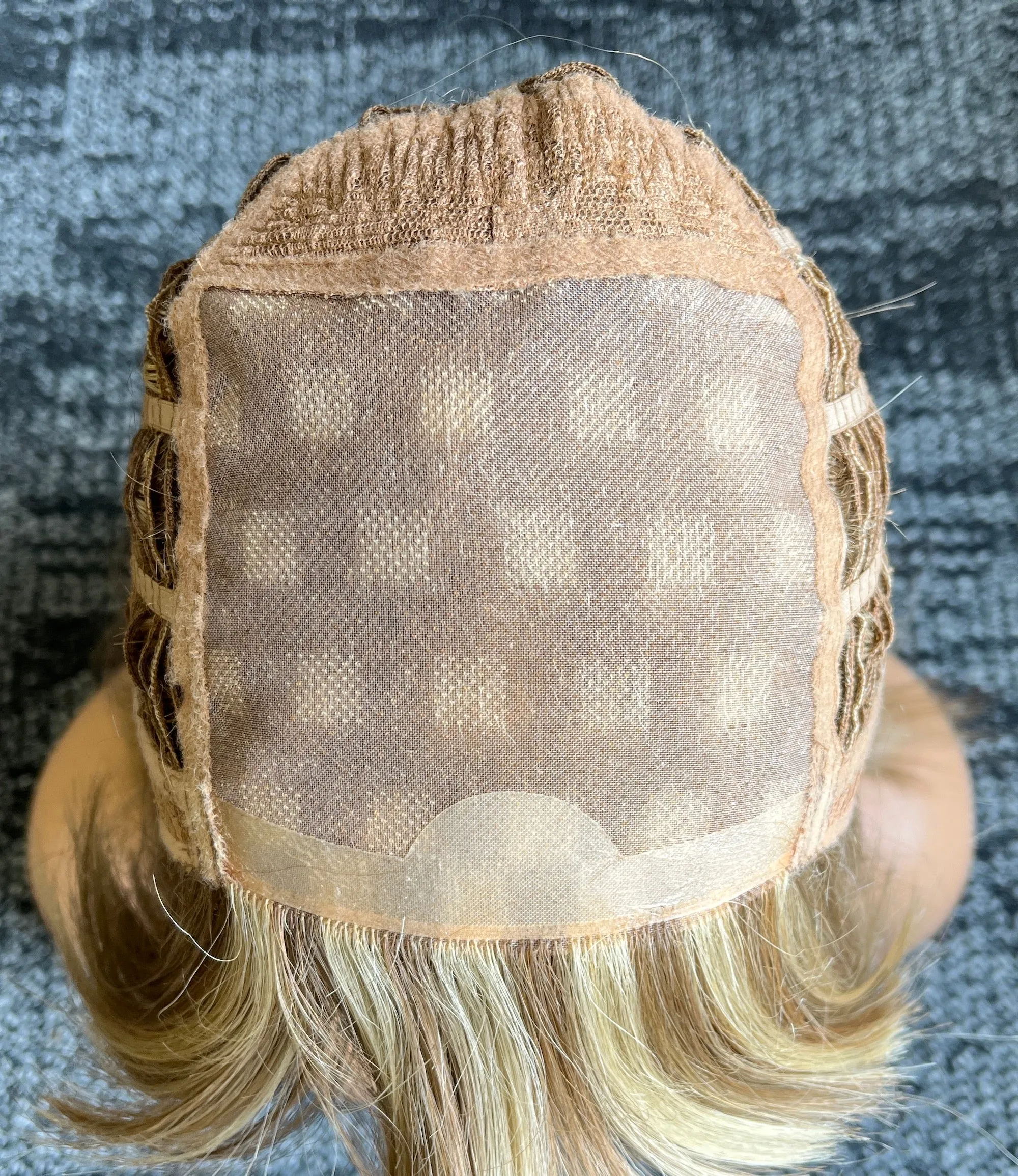 Preloved, Rene of Paris, Kenzie wig | Synthetic fibre | Spring Honey | Average cap | 16″ length
