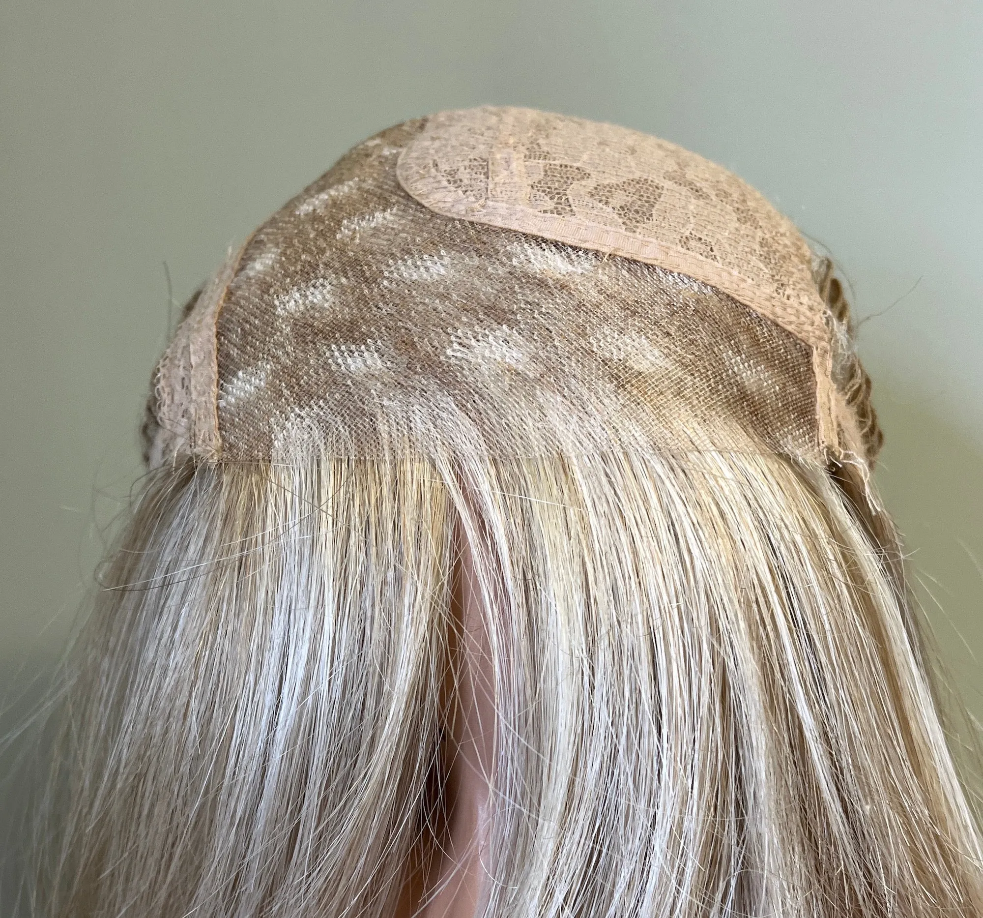 Preloved, Rene of Paris, Zane wig | Synthetic fibre | Creamy Blonde | Average cap size | 9" length