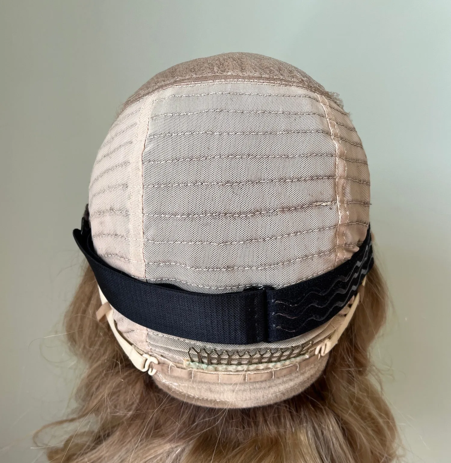 Preloved, Second Spring Wigs, Linda wig | Human hair | Cool ombre blonde | Small cap | 24" length