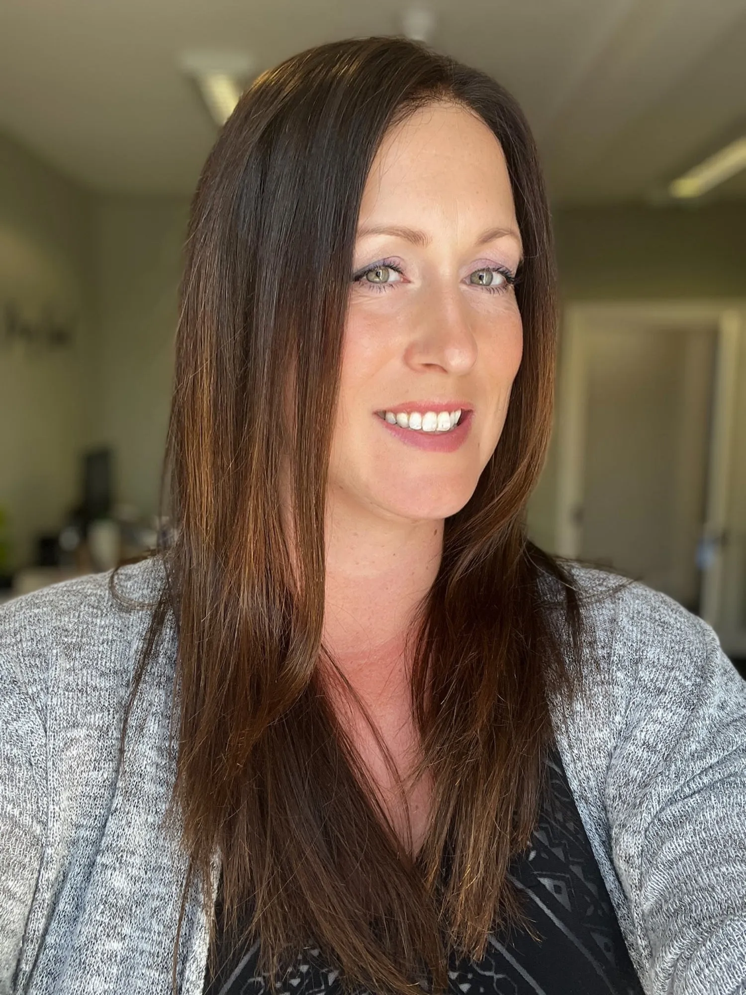 Preloved, Second Spring Wigs, Noe wig | Human hair | Black/darkest brown base with copper brown highlights | Small cap | 22" length