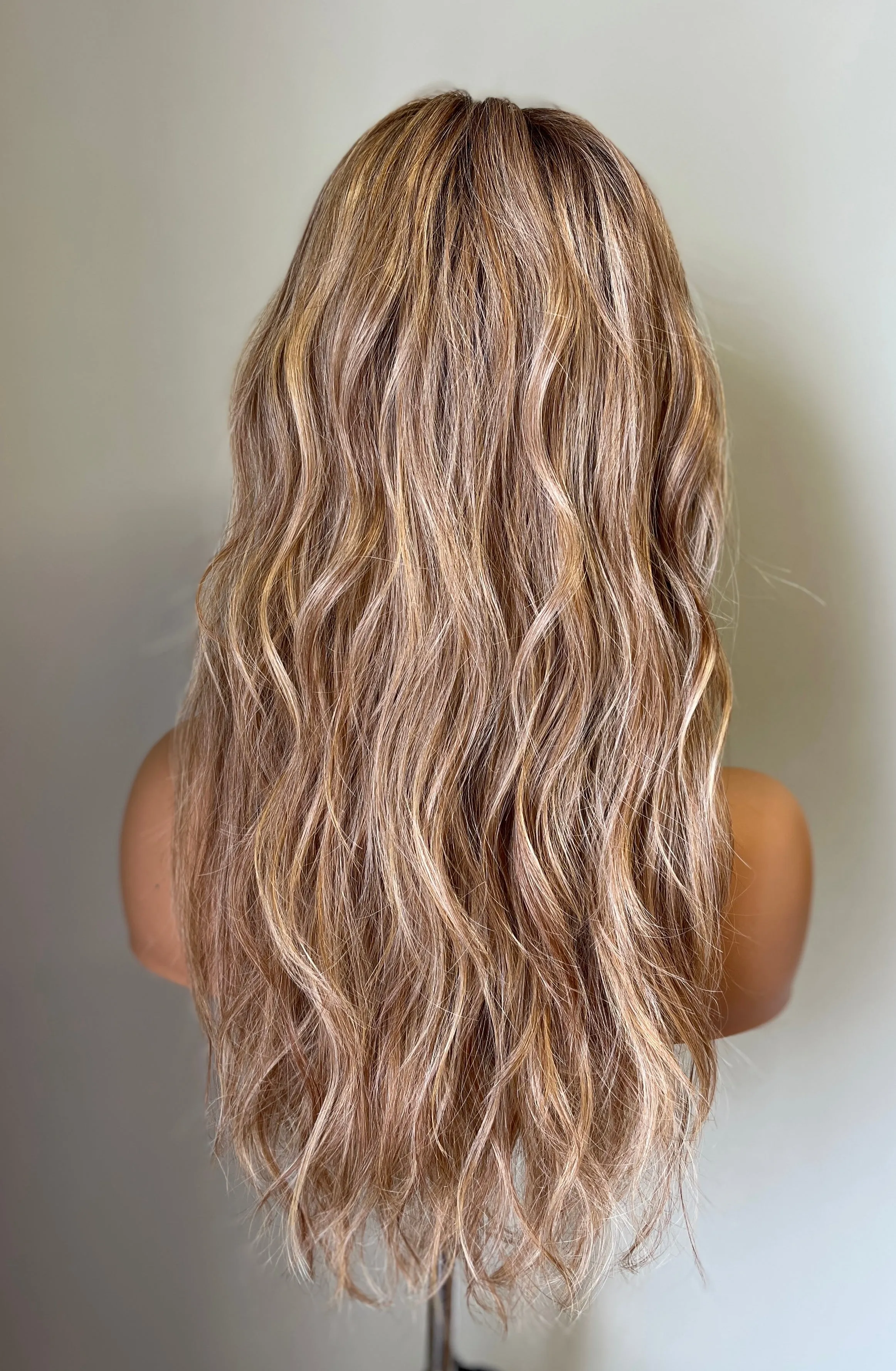 Preloved, TressAllure, California Beach Waves wig | Heat-friendly synthetic | 14/26/R10 | Average cap | 24" length