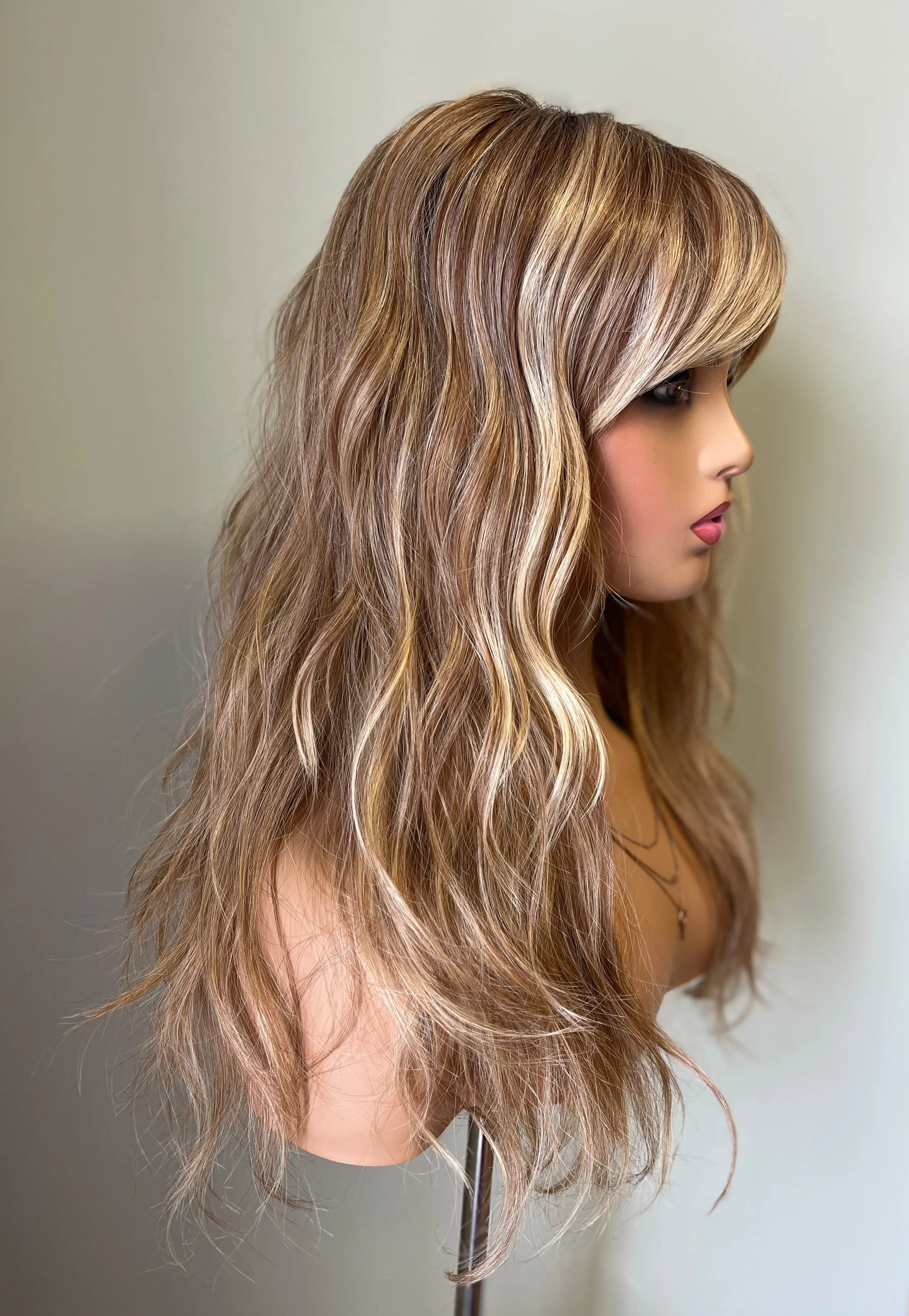 Preloved, TressAllure, California Beach Waves wig | Heat-friendly synthetic | 14/26/R10 | Average cap | 24" length