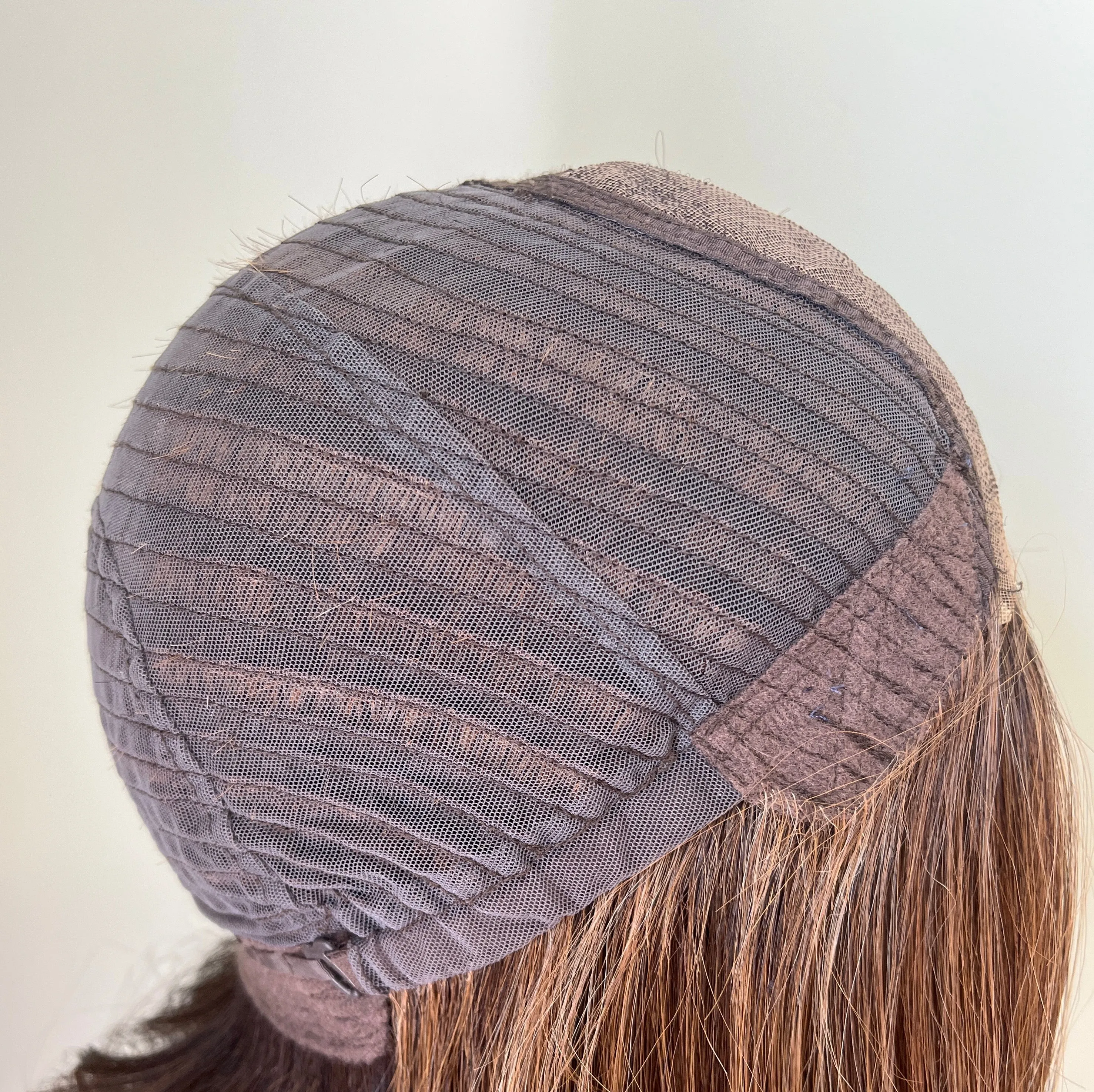 Preloved, Uniwigs, Lea wig | Heat-friendly synthetic | Caramel Kiss | Average cap | 19″ length