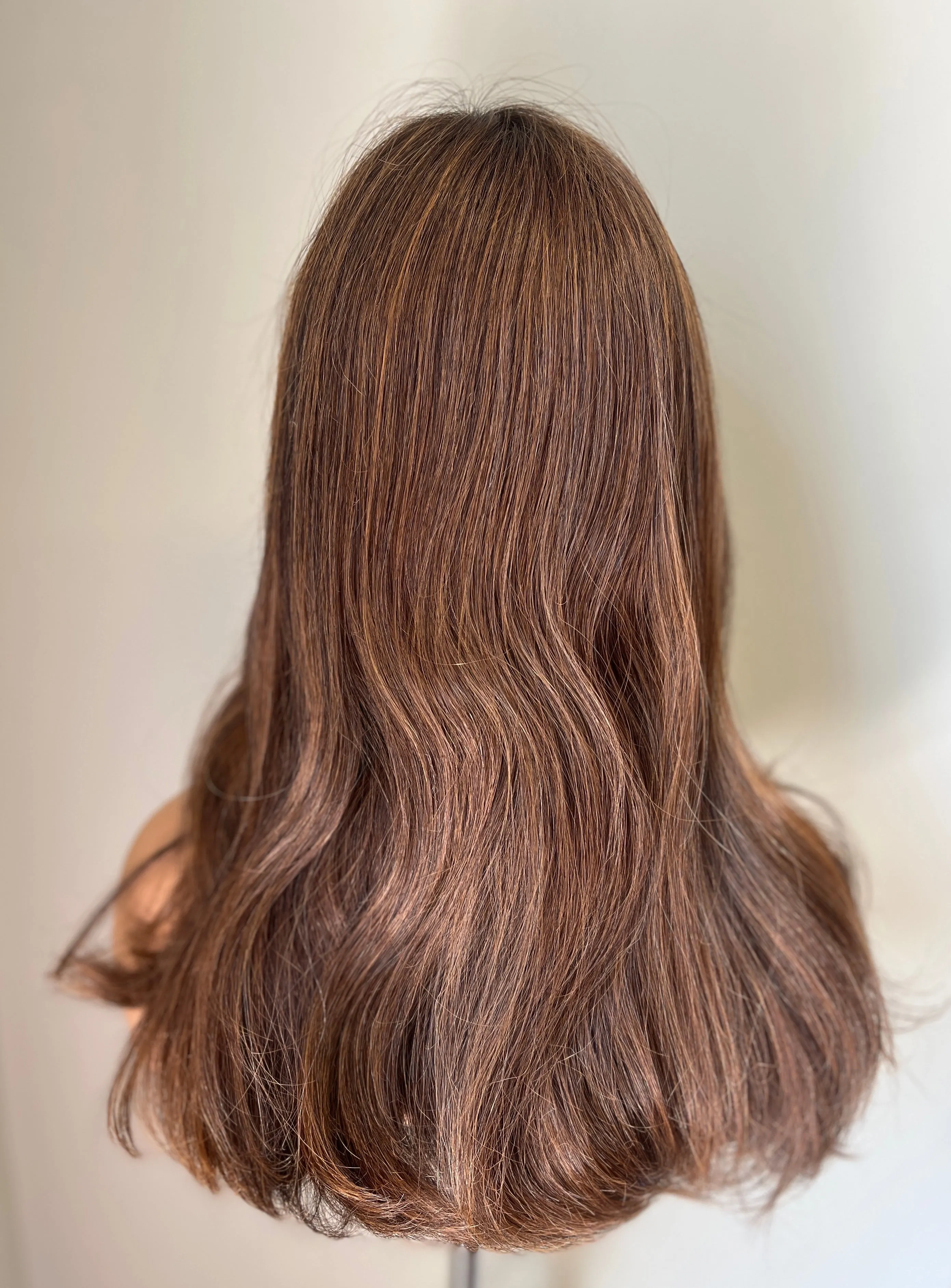 Preloved, Uniwigs, Lea wig | Heat-friendly synthetic | Caramel Kiss | Average cap | 19″ length