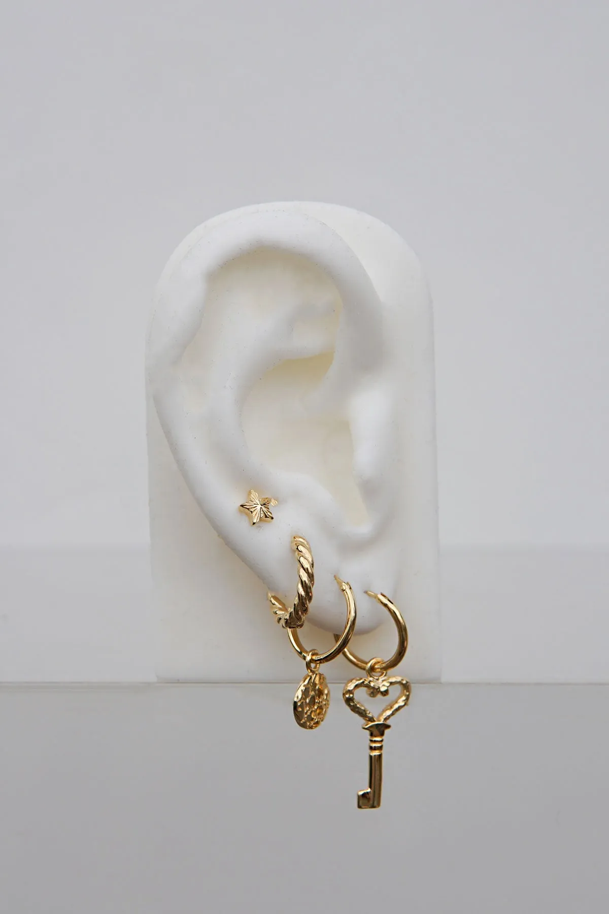 Twisted croissant hoop earring gold plated 13mm