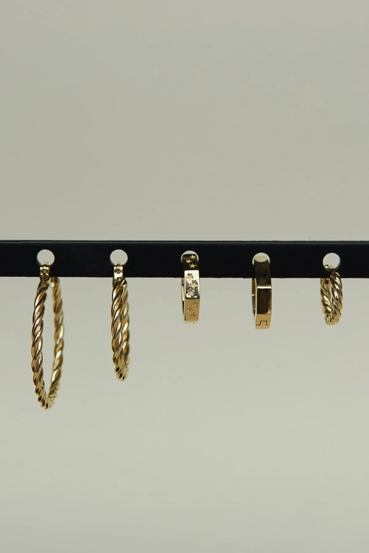 Twisted croissant hoop earring gold plated 13mm