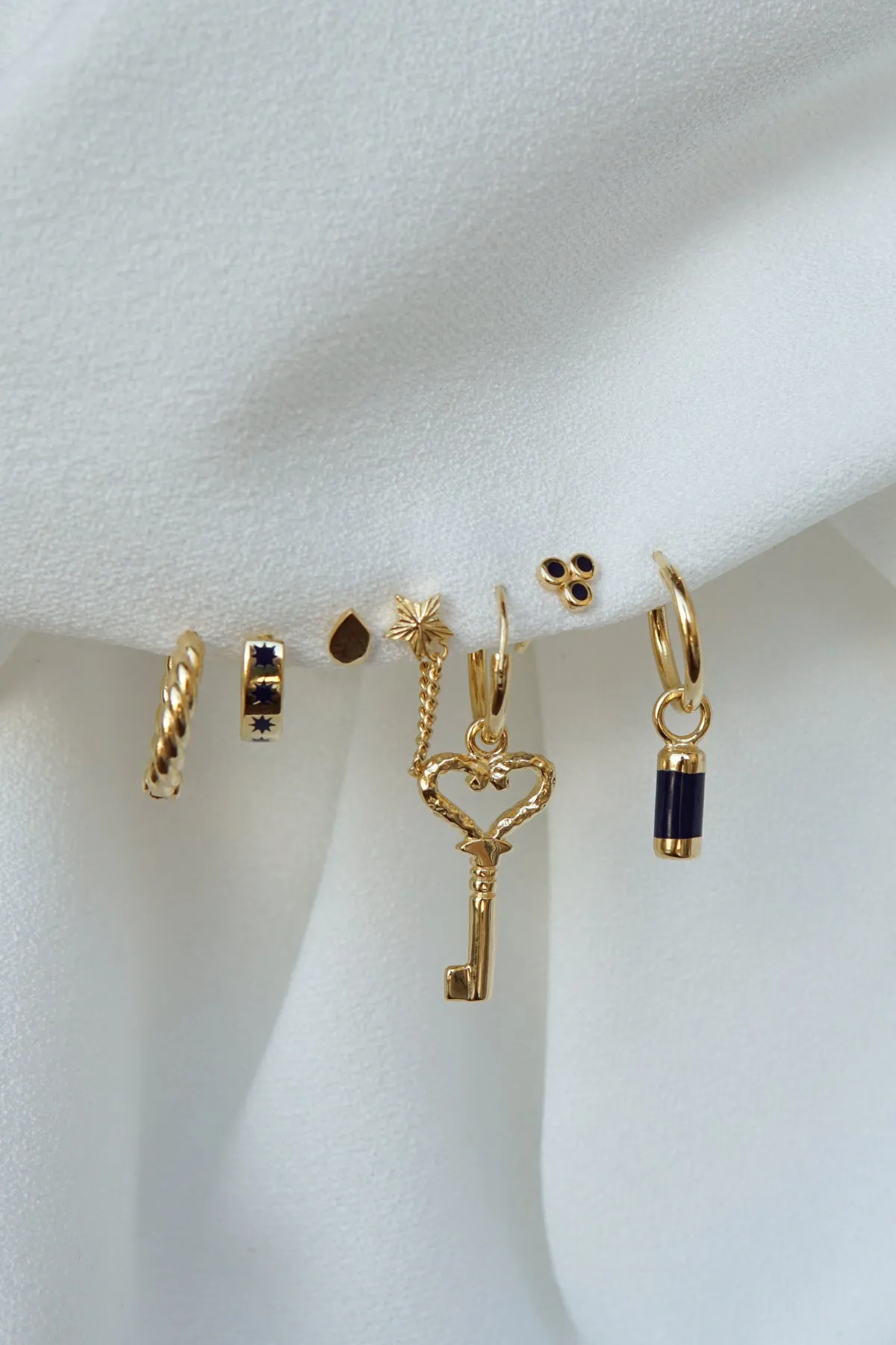 Twisted croissant hoop earring gold plated 13mm