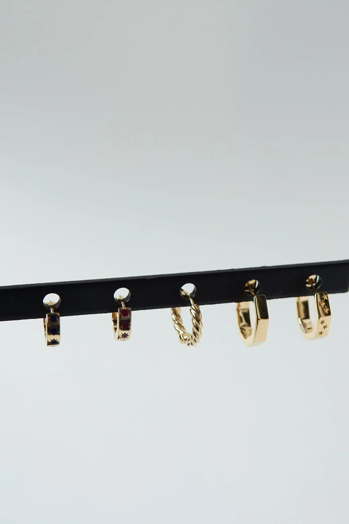 Twisted croissant hoop earring gold plated 13mm