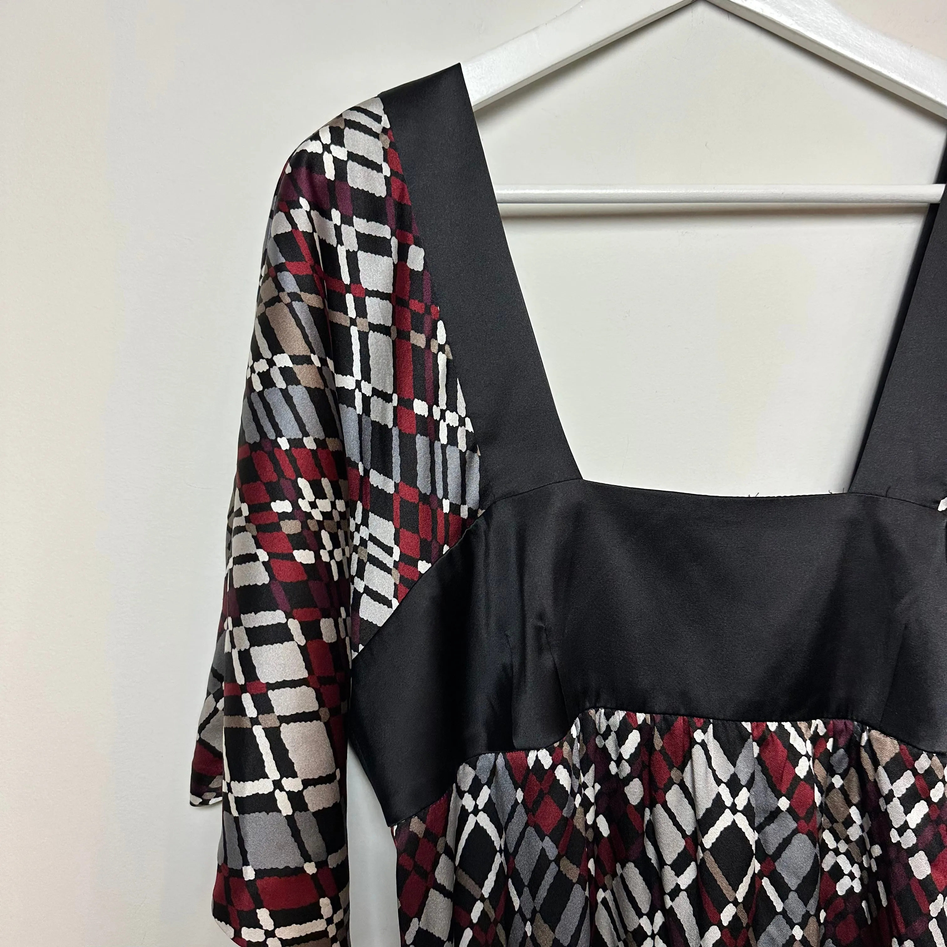 Y2K Trina Turk Silk Dress Geometric Patterned Red Black Grey Kimono Babydoll 12