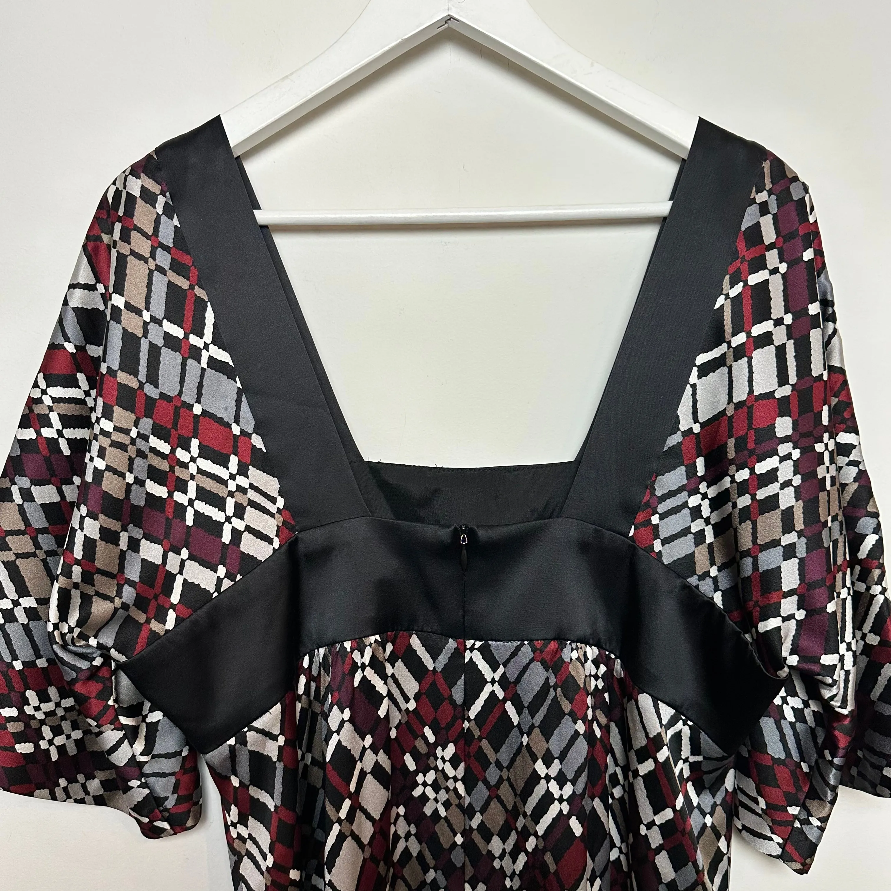 Y2K Trina Turk Silk Dress Geometric Patterned Red Black Grey Kimono Babydoll 12